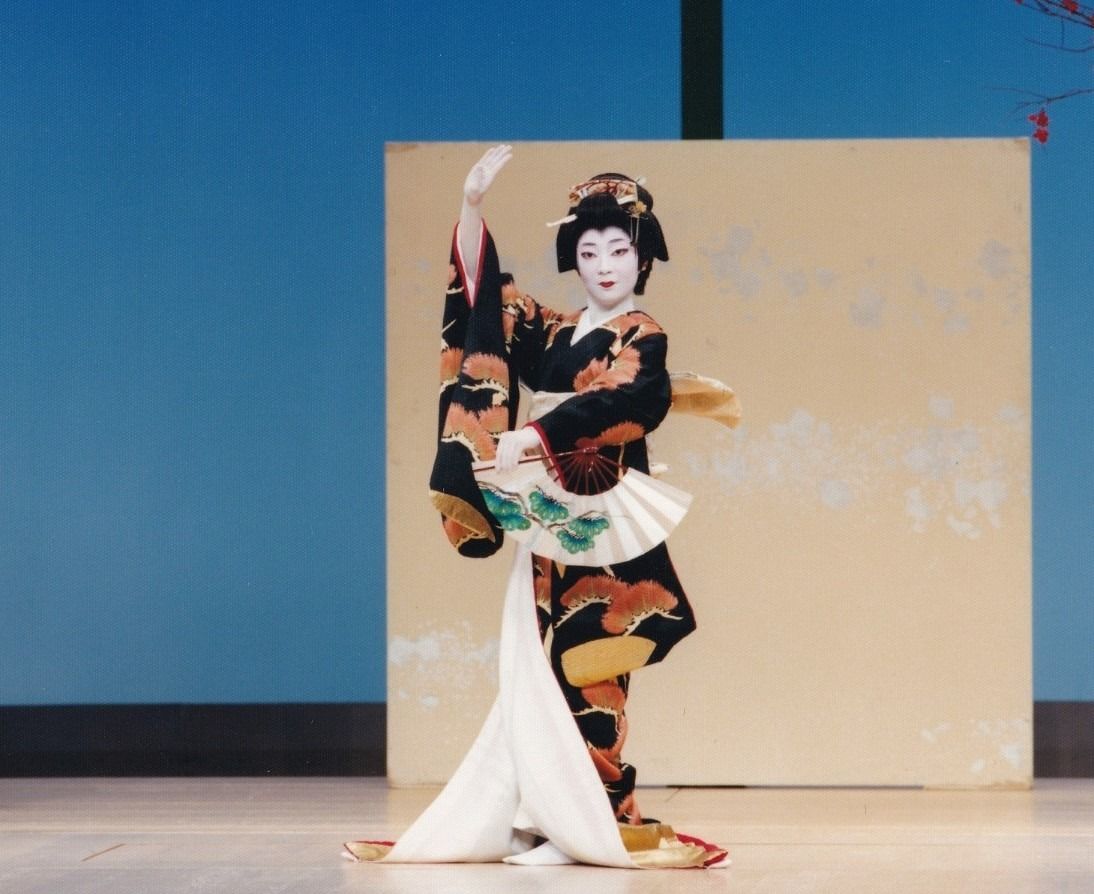 日本舞踊のレッスンがスタートです！
